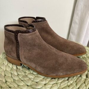 NWOB Italeau Miralda Nut Brown Suede Micro Stud Ankle Booties